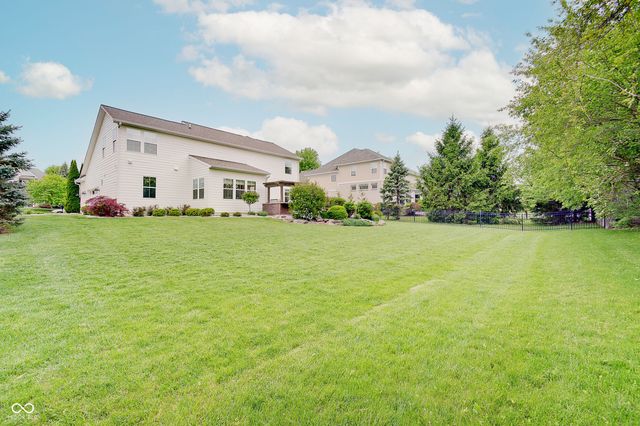 3219 Cimmaron Ash Drive, Zionsville, IN 46077