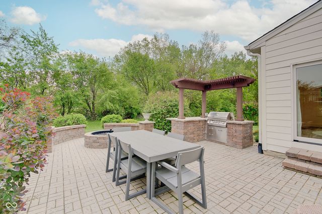 3219 Cimmaron Ash Drive, Zionsville, IN 46077