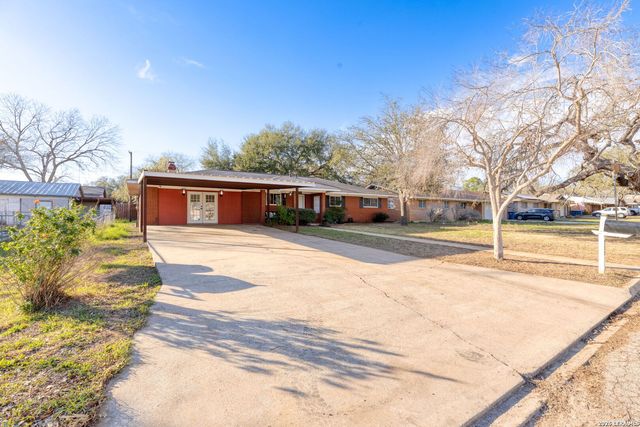 322 Lantana Ln, Pleasanton, TX 78064
