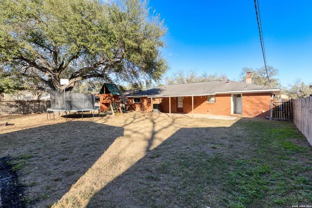 322 Lantana Ln, Pleasanton, TX 78064