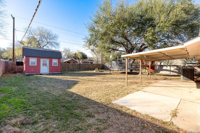 322 Lantana Ln, Pleasanton, TX 78064