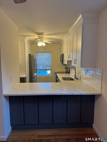 53 Seaside Avenue APT 14, Stamford, CT 06902