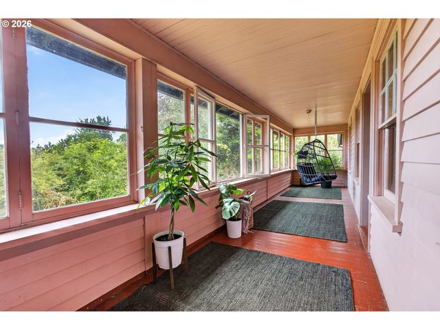 38623 E HISTORIC COLUMBIA RI Hwy, Corbett, OR 97019
