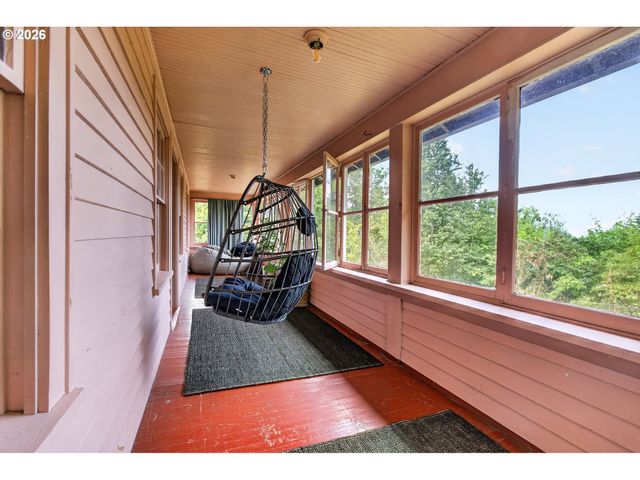 38623 E HISTORIC COLUMBIA RI Hwy, Corbett, OR 97019