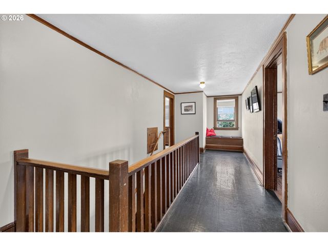 38623 E HISTORIC COLUMBIA RI Hwy, Corbett, OR 97019