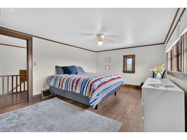 38623 E HISTORIC COLUMBIA RI Hwy, Corbett, OR 97019