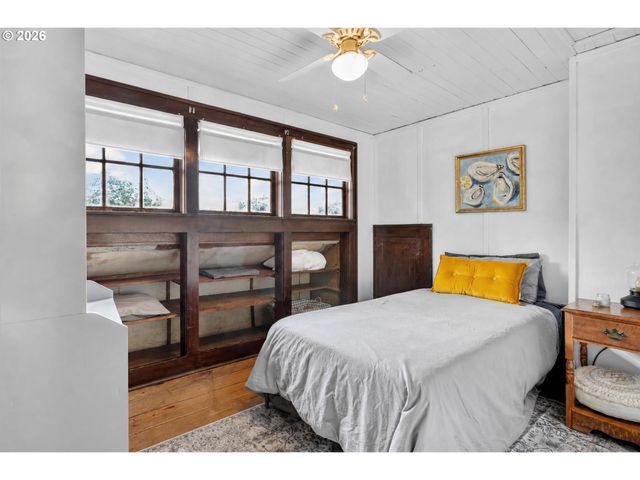38623 E HISTORIC COLUMBIA RI Hwy, Corbett, OR 97019