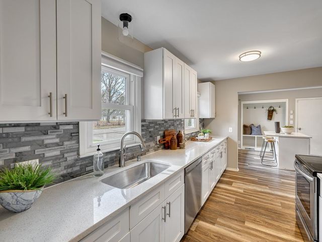 4246 Oak Drive Lane, Minnetonka, MN 55343