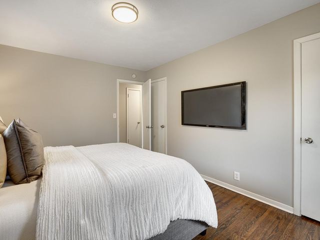 4246 Oak Drive Lane, Minnetonka, MN 55343