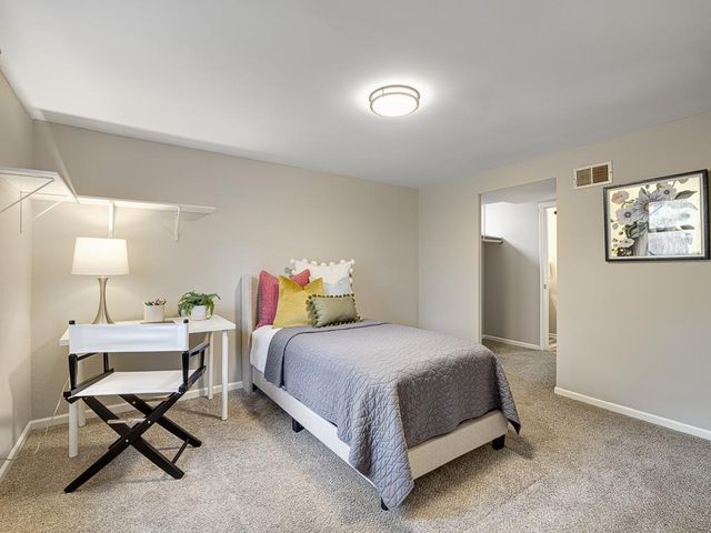 4246 Oak Drive Lane, Minnetonka, MN 55343