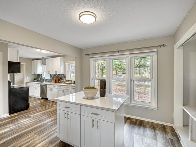4246 Oak Drive Lane, Minnetonka, MN 55343