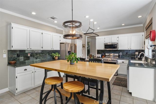 7038 Harvest Lane, Riverside, CA 92506