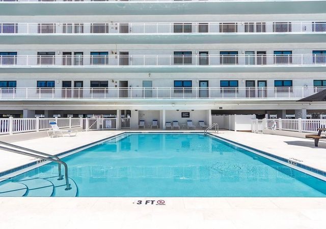 8470 W GULF BOULEVARD 210, Treasure Island, FL 33706
