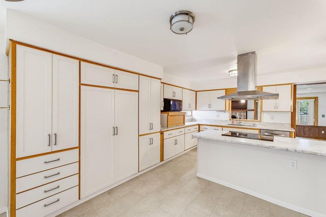 11911 N Wauwatosa ROAD, Mequon, WI 53097