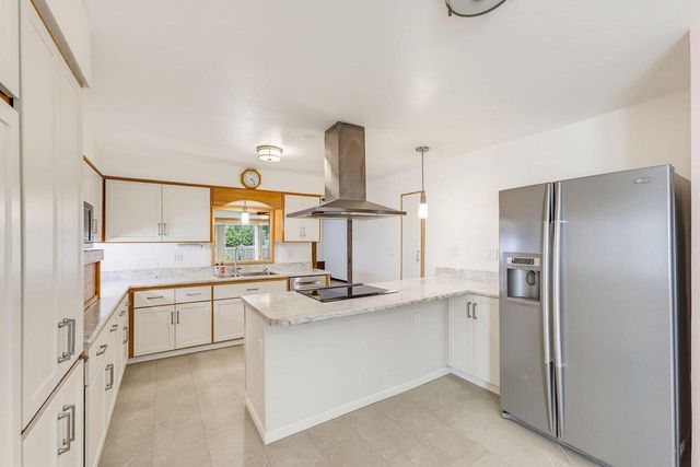 11911 N Wauwatosa ROAD, Mequon, WI 53097