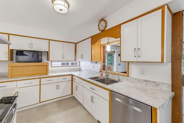 11911 N Wauwatosa ROAD, Mequon, WI 53097