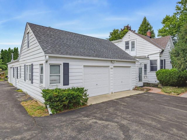 11911 N Wauwatosa ROAD, Mequon, WI 53097