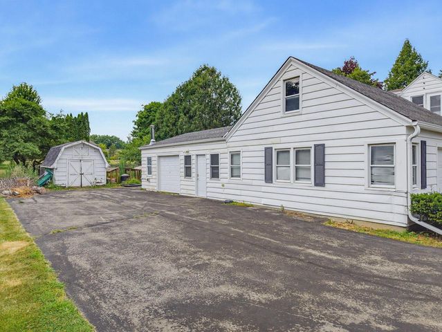 11911 N Wauwatosa ROAD, Mequon, WI 53097
