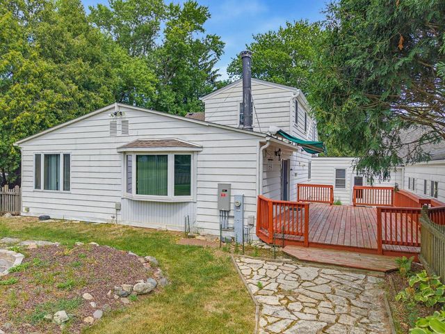 11911 N Wauwatosa ROAD, Mequon, WI 53097