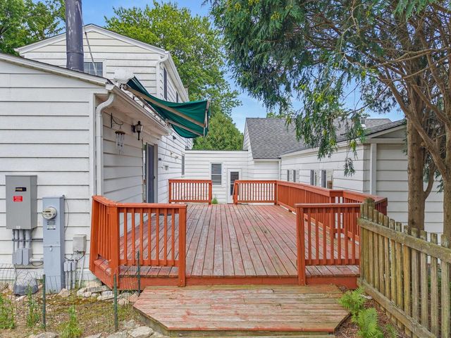 11911 N Wauwatosa ROAD, Mequon, WI 53097