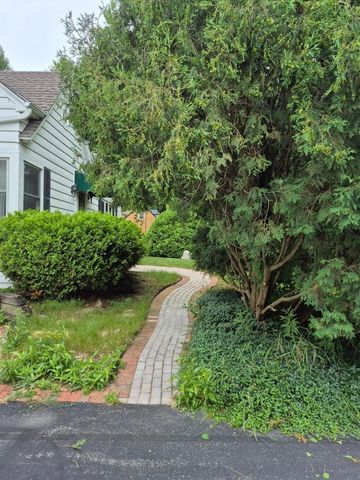 11911 N Wauwatosa ROAD, Mequon, WI 53097