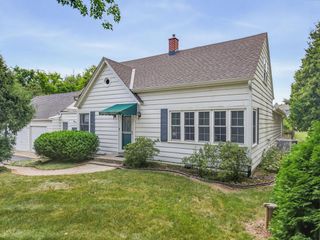 11911 N Wauwatosa ROAD, Mequon, WI 53097