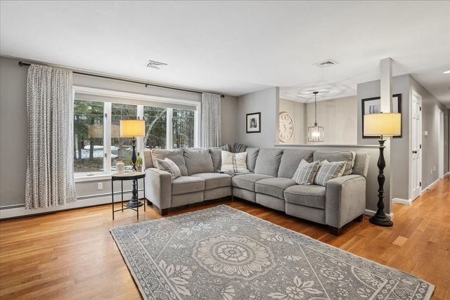 12 Old Gordon Road, Brentwood, NH 03833