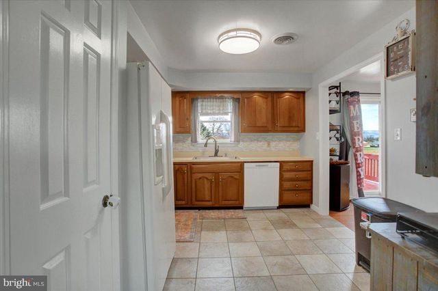 601 KITTATINNY DRIVE, Chambersburg, PA 17202