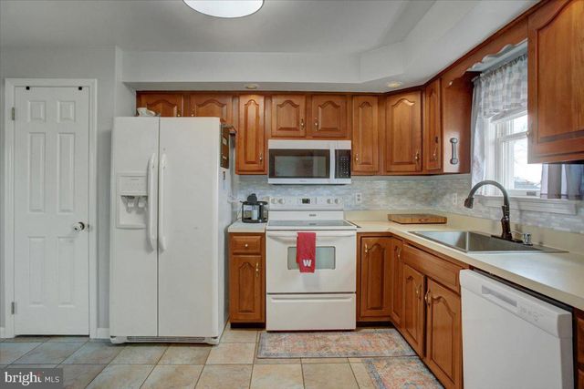 601 KITTATINNY DRIVE, Chambersburg, PA 17202