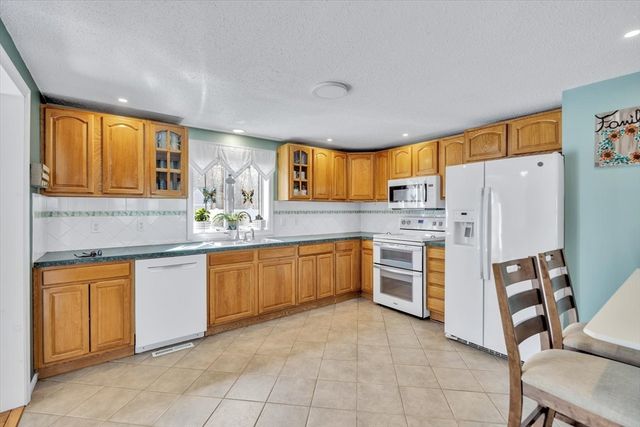 3 Harness Dr, Falmouth, MA 02536