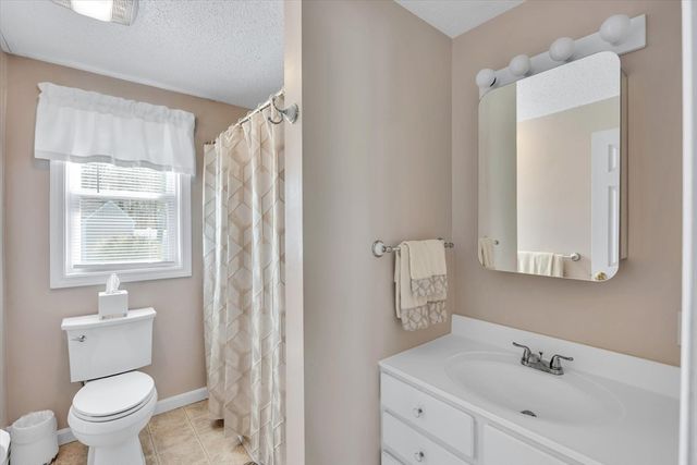3 Harness Dr, Falmouth, MA 02536