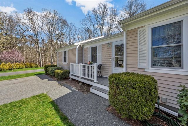 3 Harness Dr, Falmouth, MA 02536