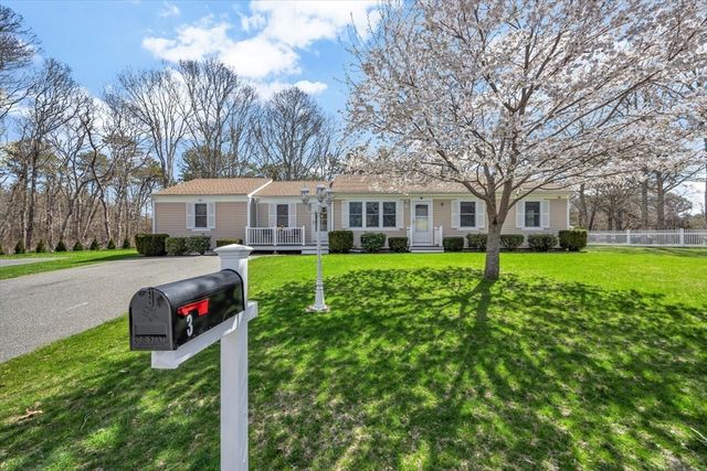 3 Harness Dr, Falmouth, MA 02536