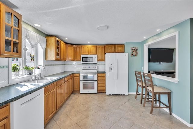 3 Harness Dr, Falmouth, MA 02536
