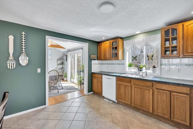 3 Harness Dr, Falmouth, MA 02536
