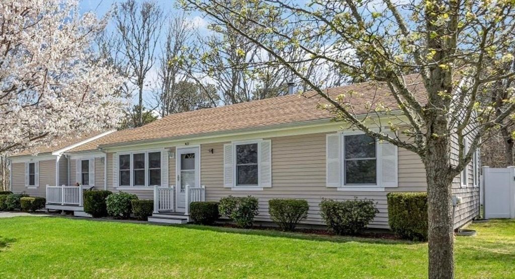 3 Harness Dr, Falmouth, MA 02536