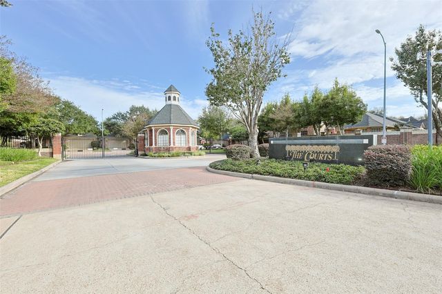 1527 Orchard Park Drive, Houston, TX 77077