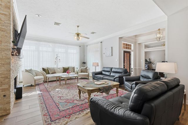 1527 Orchard Park Drive, Houston, TX 77077