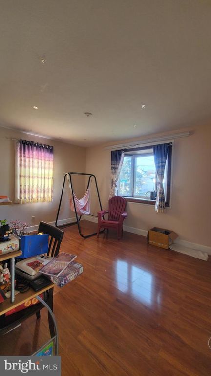 Image 23 of property listing at 3202 GARDEN AVE, Baltimore, MD 21227