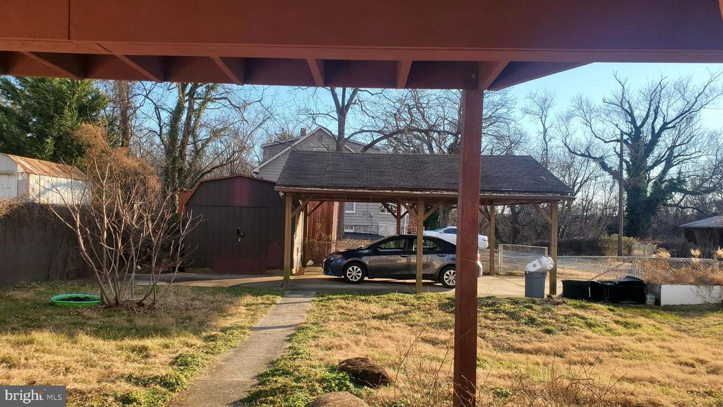 Image 6 of property listing at 3202 GARDEN AVE, Baltimore, MD 21227