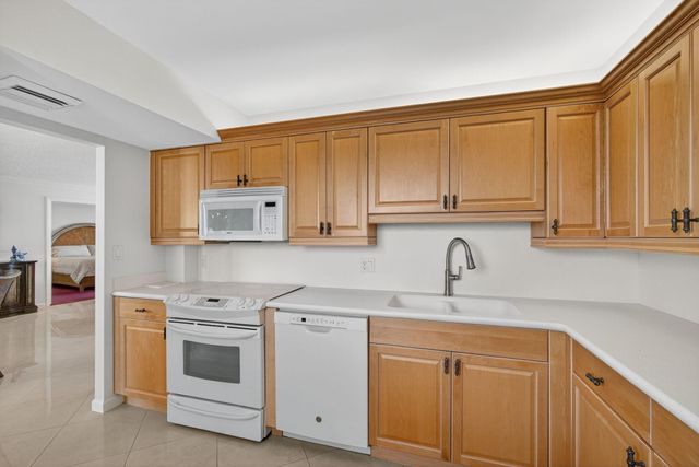 100 OCEAN TRAIL Way 305, Jupiter, FL 33477