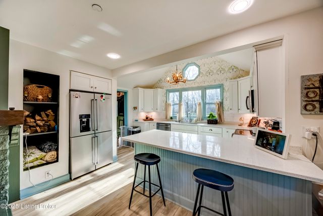 219 Wood Rd, Lyndon, KY 40222