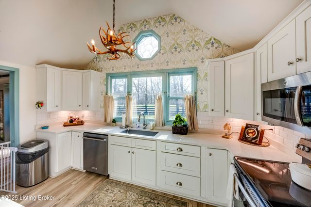 219 Wood Rd, Lyndon, KY 40222