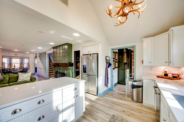 219 Wood Rd, Lyndon, KY 40222