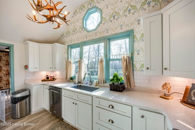 219 Wood Rd, Lyndon, KY 40222