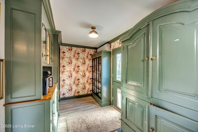 219 Wood Rd, Lyndon, KY 40222