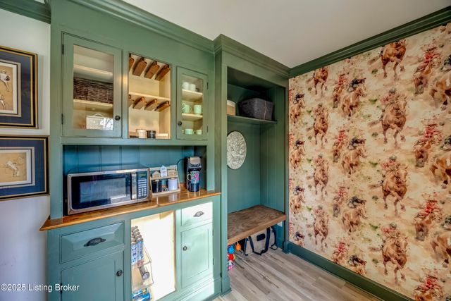 219 Wood Rd, Lyndon, KY 40222