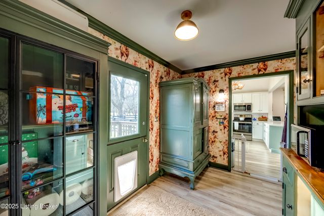 219 Wood Rd, Lyndon, KY 40222