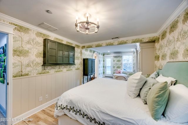 219 Wood Rd, Lyndon, KY 40222