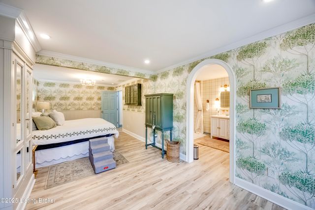 219 Wood Rd, Lyndon, KY 40222